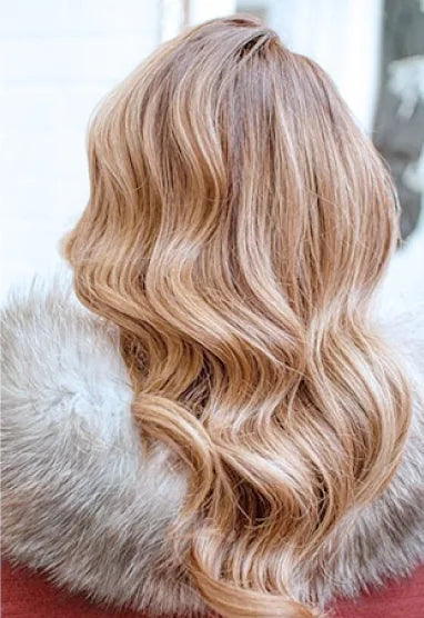 El mismo pelo rubio ondulado, más largo y con más volumen, después de 3 meses de uso