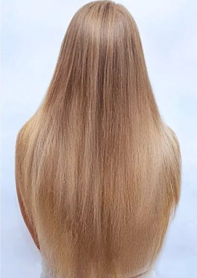 El mismo pelo rubio liso de espalda, más largo y denso, después de 1 mes de uso