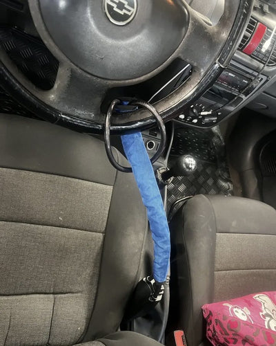 TrancaGo puesta en el volante de un Chevrolet